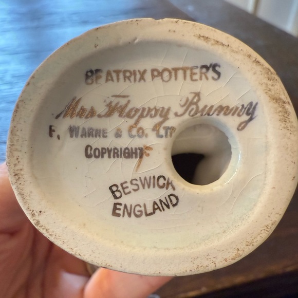 Vintage Mrs. Flopsy Bunny – Beatrix Potter Beswick Figurine – Vintage 1960s - Picture 8 of 9